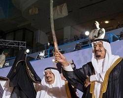 رقص عصای پادشاه سعودی پس از بدرقه چینی‌ها!