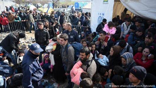 دونالد توسک، رئیس اتحادیه اروپا در دیدار با نخست‌وزیر ترکیه ایده ایجاد راهکاری فوری و گسترده برای بازگرداندن مهاجران غیرقانونی از یونان را مطرح کرده‌ است