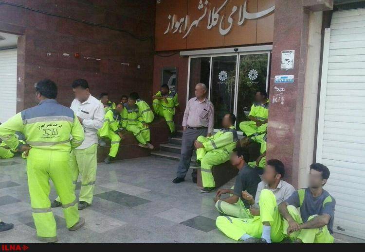 تاخیر در پرداخت مزد، کارگران شهرداری اهواز را به تجمع کشاند + عکس