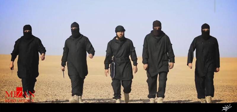 داعش ۵ نفر را به اتهام جاسوسی سر بُرید +عکس(۱۶+)