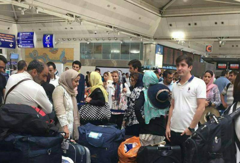 عکس: صف ایرانی‌ها در فرودگاه استانبول