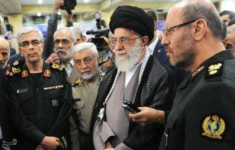 خامنه‌ای خواستار افزایش توان تهاجمی ایران شد