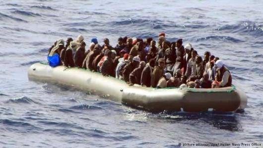 خبرها حاکی از کشته شدن تعداد زیادی در جریان غرق شدن دو قایق مملو از پناهجویان در نزدیکی سواحل لیبی در دریای مدیترانه است. خبرگزاری فرانسه خبر از کشته شدن ۲۳۰ نفر داده است