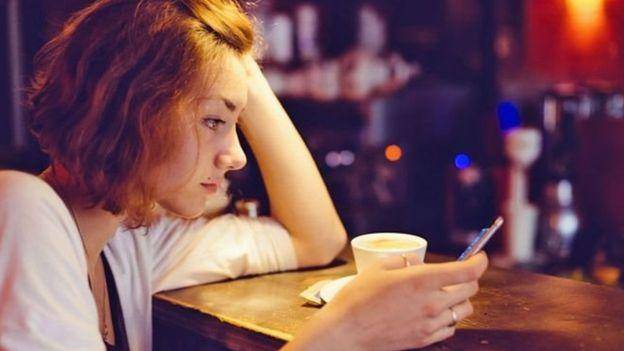 گذراندن بیش از حد وقت در شبکه‌های اجتماعی باعث "غمگینی" می‌شود  