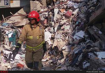 سخنگوی آتش‌نشانی تهران: بعید است اجساد را سالم از زیرآوار بیرون بکشیم