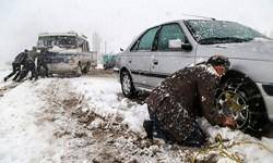 هراز به طور موقت مسدود است/ ایجاد گره ترافیکی و بارش سنگین برف در لاریجان