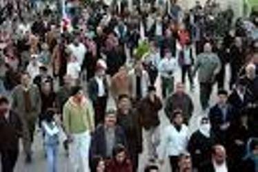 استقبال گسترده مردم رشت از همایش پیاده روی میلاد امام رضا(ع)