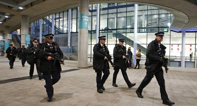 دو فرد بازگشته از ترکیه به ظن تروریسم در انگلیس بازداشت شدند