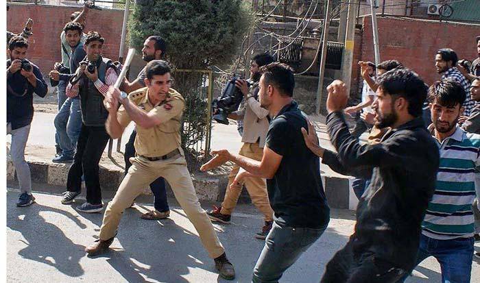 سکوت رسانه های هند در خصوص حمله پلیس به عزاداران حسینی در کشمیر