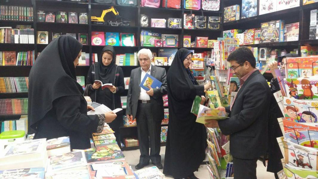 طرح کتاب گردی در شهر بوشهر به اجرا درآمد