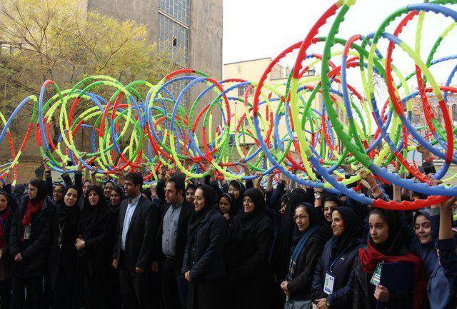 ثبت رکورد جهانی حلقه هولاهوپ بانوان توسط دانش آموزان شهر تهران