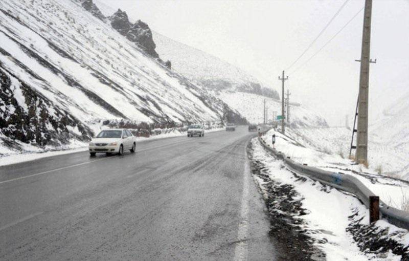 برف و باران جاده های استان تهران را فرا گرفت