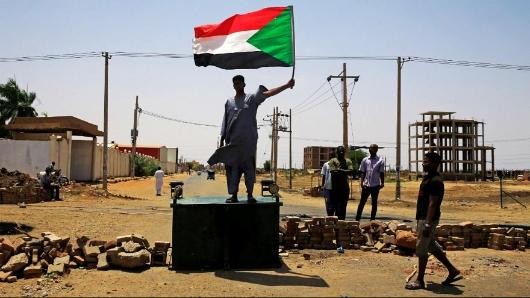 معترضان به حاکمیت نظامیان در سودان، دومین روز از جنبش نافرمانی مدنی را پشت سر گذاشتند. روز یکشنبه در نخستین روز آغاز این جنبش دست‌کم چهار تن در جریان درگیری با نیروهای امنیتی کشته شدند