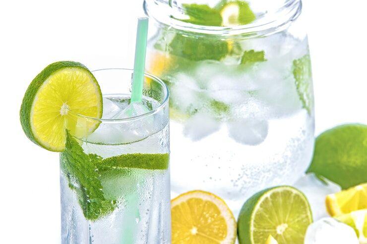 نوشیدن آب با برش های لیمو؛ دوای هر درد بی درمان