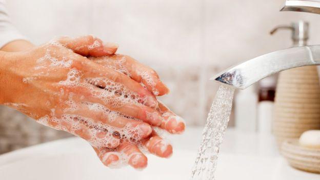شسته نشدن دست ها پس از توالت موجب پخش ابرمیکروب می شود