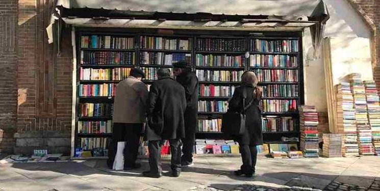 کتابفروشی نُقلی شهر با ۵۸ سال قدمت