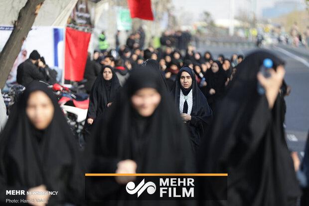 VIDEO: Tens of thousands heading towards Tehran’s Mosalla to attend Friday Prayers