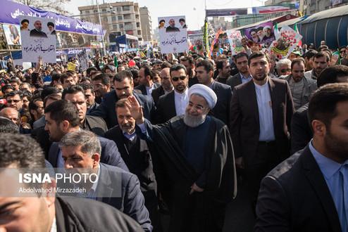 حضور رییس جمهور در راهپیمایی ۲۲ بهمن +عکس
