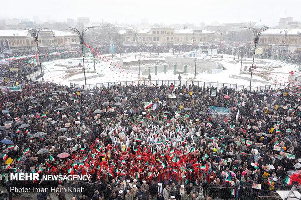 حضور گسترده مردم همدان در راهپیمایی یوم‌الله ۲۲ بهمن