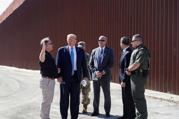 در خواست ترامپ برای تخصیص ۴ میلیارد دلار بودجه نظامی آمریکا پروژه دیوار مرزی مکزیک