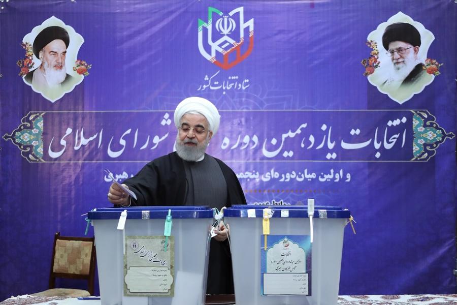 روحانی: روز افتخار آفرین دیگری در تاریخ انقلاب ثبت خواهد شد / ارتباط مستقیم از وزارت کشور با ۹۸ درصد صندوق‌های برقرار است