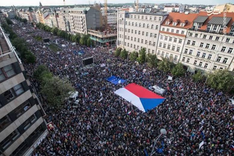راهپیمایی ده ها هزار نفر در جمهوری چک