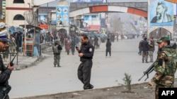 در حمله افراد مسلح به یک گردهمایی با حضور سیاستمداران ارشد افغانستان ۲۷ نفر کشته شدند