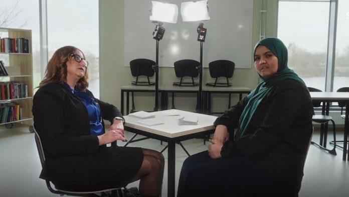 بحث و جدال تلویزیونی دو زن مسلمان سوئدی درباره ممنوعیت روسری در مدارس