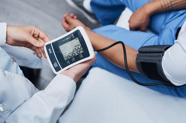 پزشکان چینی : فشار خون بالا مهم ترین فاکتور خطر ویروس کرونا