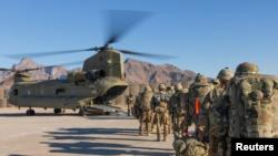 آمریکا همزمان با آغاز روند خروج نیروهایش از افغانستان، به دنبال پایان دادن به خصومت میان رهبران آن کشور است