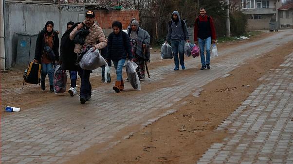اتحادیه اروپا به برخی پناهجویان داوطلب بازگشت از یونان ۲ هزار یورو می‌دهد