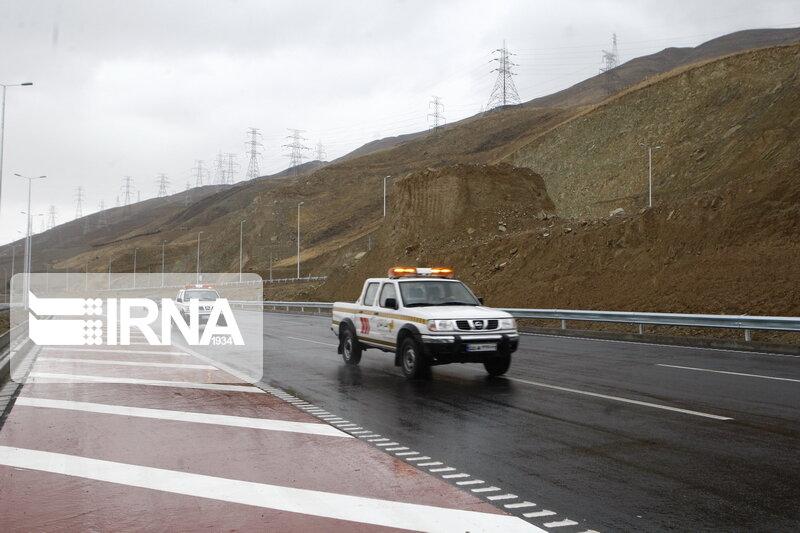 جاده‌های اصلی جنوب کرمان با وجود ریزش باران باز است