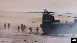 نیروهای نظامی آمریکا و امارات متحده عربی مانور مشترک نظامی برگزار کردند