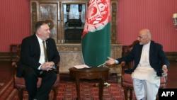 با ادامه اختلافات اشرف غنی و عبدالله عبدالله؛ آمریکا از قطع یک میلیارد دلار از کمک‌هایش به افغانستان خبر داد