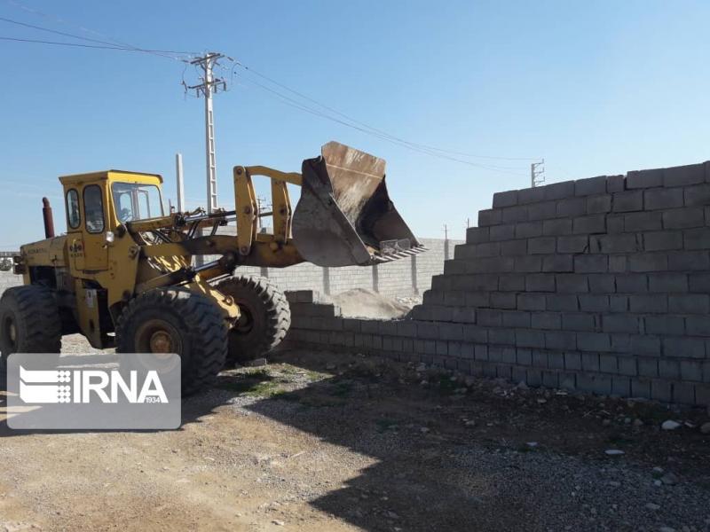 ساخت و ساز غیرمجاز در زمین‌های کشاورزی شهرستان ری تخریب شد