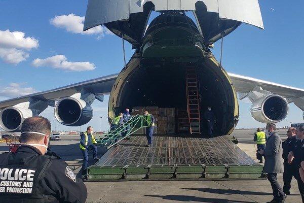 فرود هواپیمای حامل کمکهای پزشکی روسیه در نیویورک آمریکا