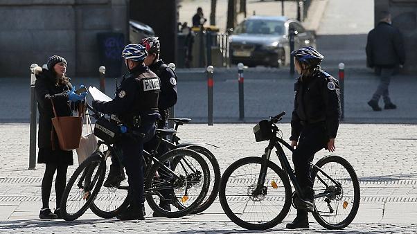 از نوار بهداشتی تا نوشابه؛ جریمه‌های قرنطینه‌ای عجیب در فرانسه