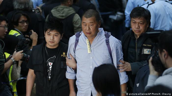پلیس هنگ کنگ رهبران جنبش دموکراسی را دستگیر کرد