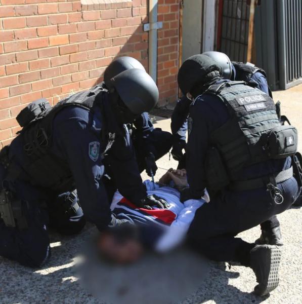 دستگیری دو ایرانی در سیدنی به اتهام قاچاق شیشه به استرالیا