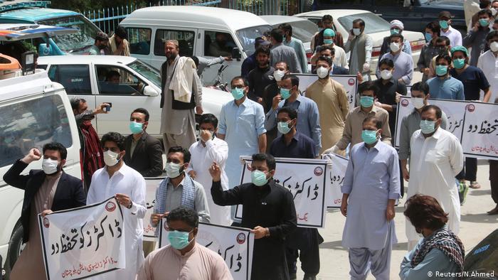 کمبود تجهیزات ایمنی در پاکستان؛ اعتصاب غذای پزشکان در پنجاب