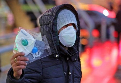 جهادگران قروه اقدام به توزیع ماسک بهداشتی در مناطق محروم کردند