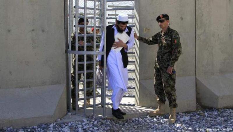 هشدار دولت افغانستان به طالبان پیرامون توقف آزادی زندانیان