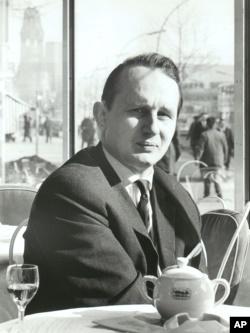 رولف هوخوت؛ همه طوفان‌های یک نویسنده جنجالی