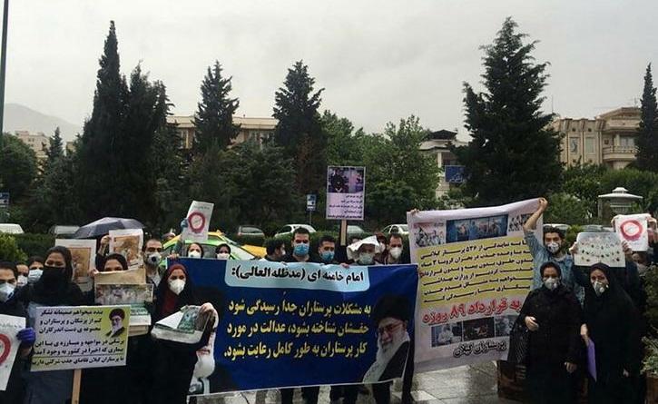 جمعی از پرستاران گیلانی مقابل وزارت بهداشت تجمع کردند + تصاویر