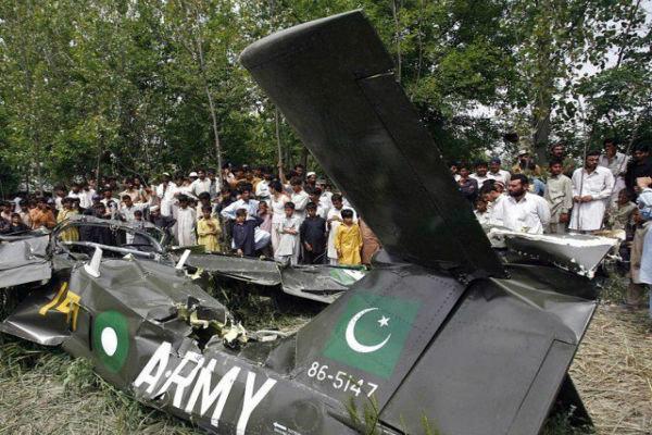 سقوط هواپیمای مسافربری پاکستان/ تمام ۱۰۷ سرنشین جان باختند