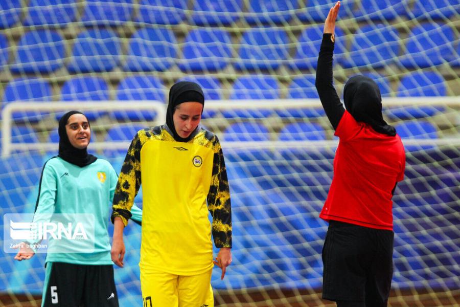 داور فوتبال زنان: فدراسیون خیلی به من بدهکار است