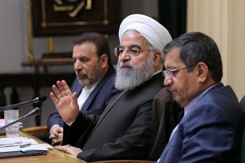 دستور روحانی به رئیس کل بانک مرکزی: تورم را کنترل کنید