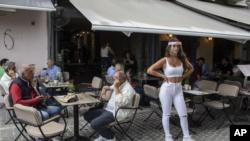 تلاش یونان برای احیای گردشگری؛ درهای کافه‌ها و رستوران‌ها باز شد 