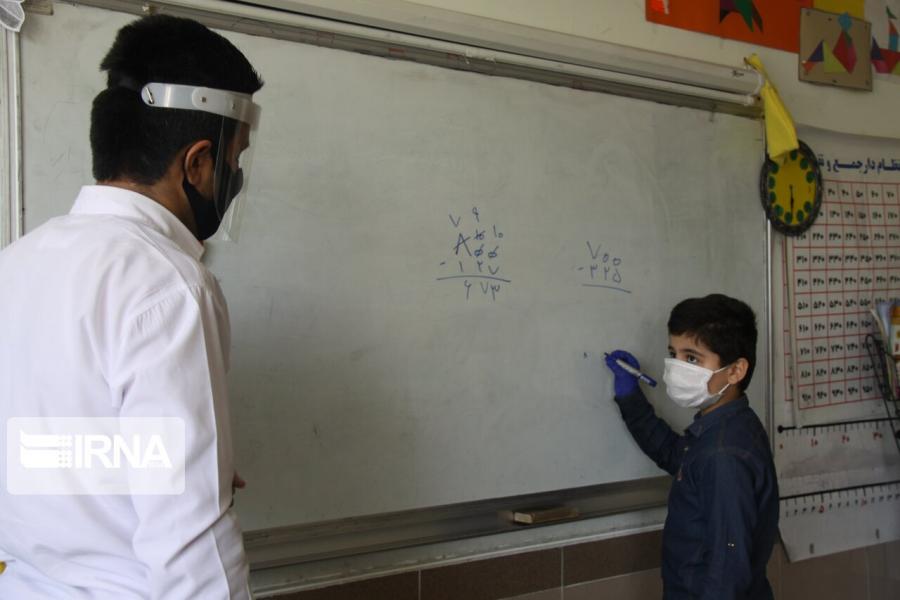 کرونا گرمای حضور دانش‌آموزان را از مدارس فارس ربود