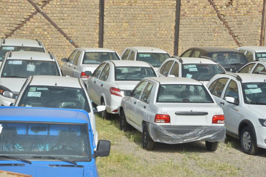سه پارکینگ احتکار خودرو در اراک کشف شد